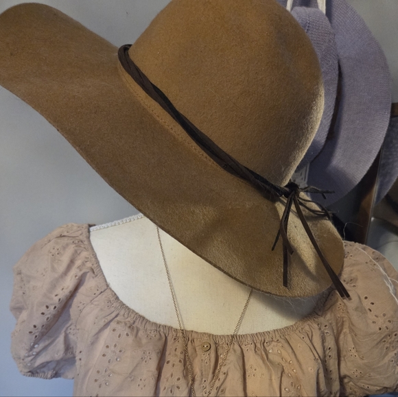 Tan Floppy Hat - Picture 1 of 4
